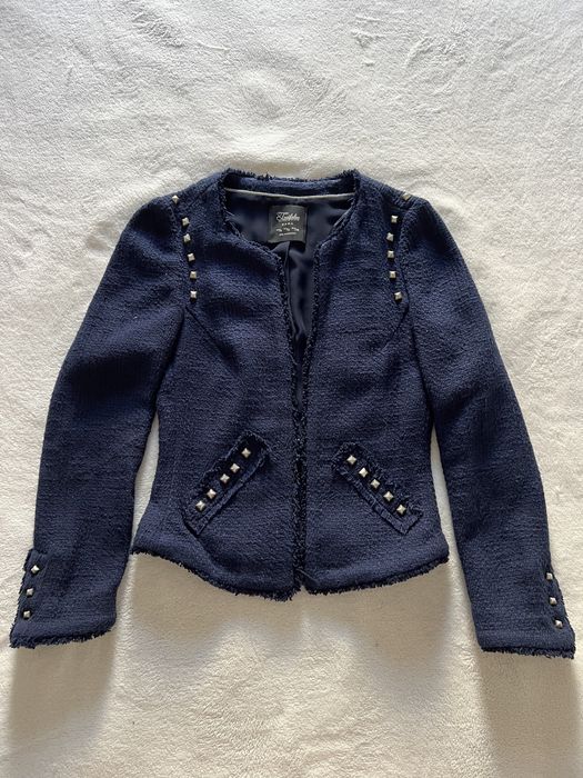 Casaco azul escuro com tachas Zara