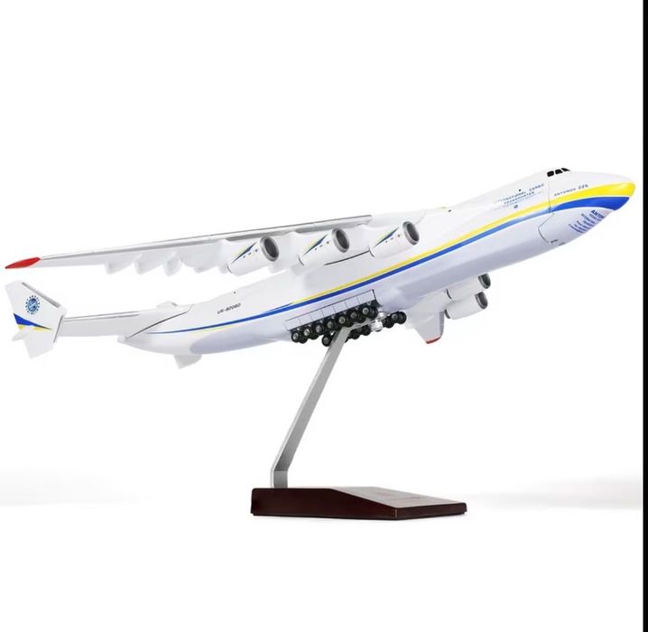 Акція !!! Модель літака Мрія Ан 225 / 42 см маштаб 1:200