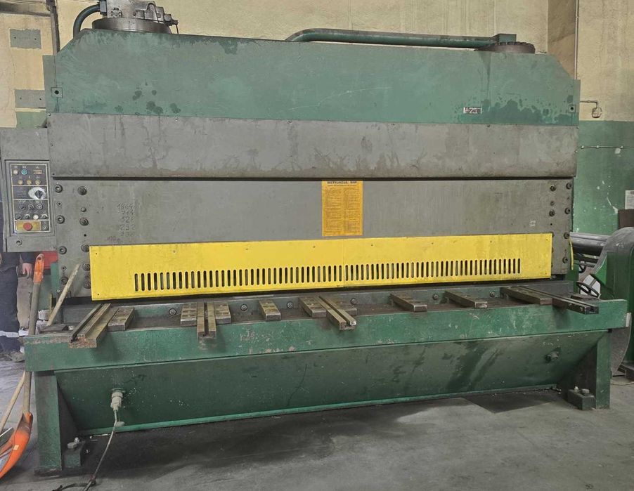 Nożyce gilotynowe PIESOK CNTA 3150/25A