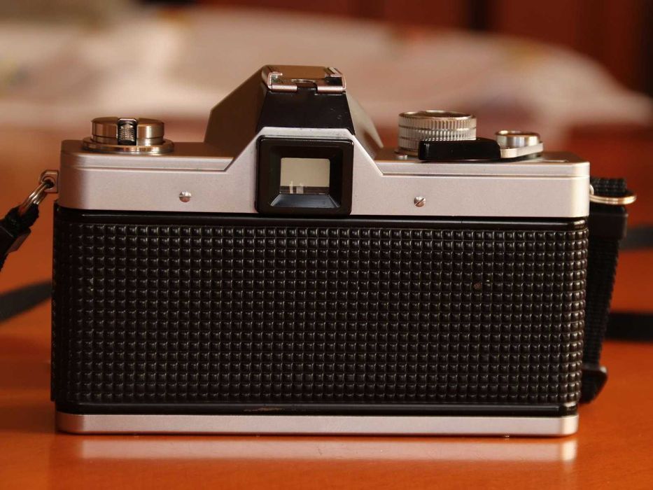 SLR analógica Praktica MTL3 com objetiva Pentacon 1.8/50