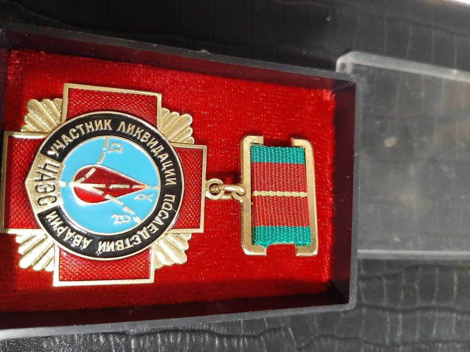 Значок Украины в коробке