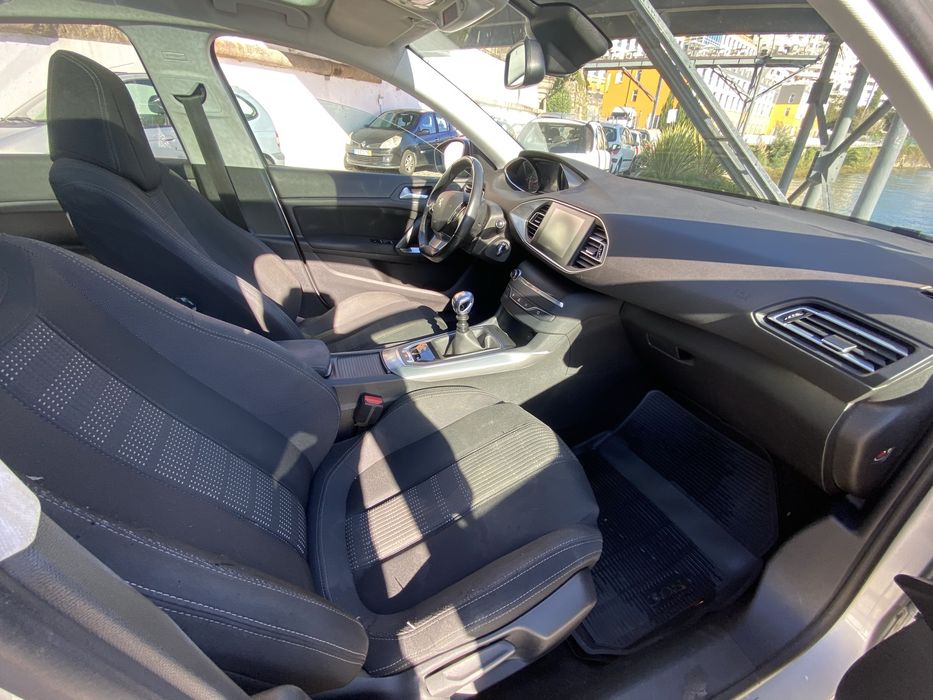 Carrinha Peugeot 308 SW 1.6 BlueHDi 120cv | 147mil km | Teto Panorâmico | 19”