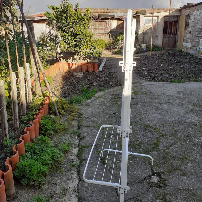 Vendo esta bicicleta de ginástica a funcionar bem. Ver mais