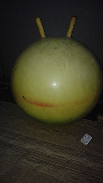 Мяч для фитнеса с рожками