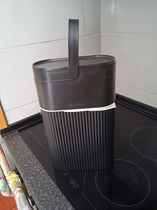 Máquina de café Nespresso vertuo plus