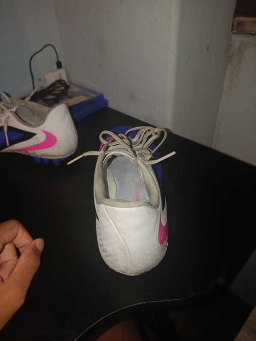 Chuteiras Nike Phantom GT2 AG Academy (Azul/Rosa)
