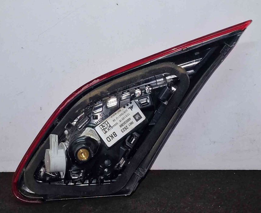 Farolim da Mala Esquerdo 39012623 - OPEL CORSA E