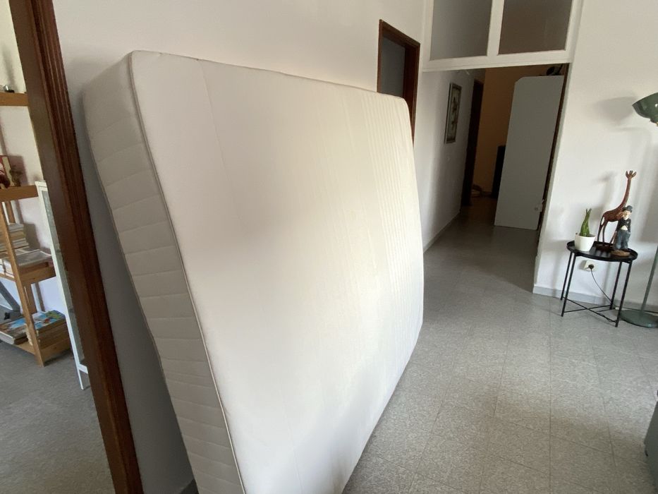Colchão IKEA MYRBACKA 160x200 em ótimo estado