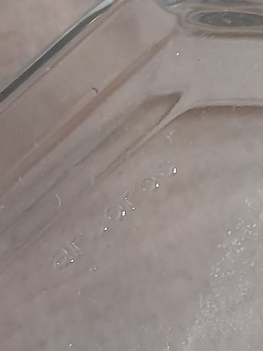 Pequena taça de vidro temperado