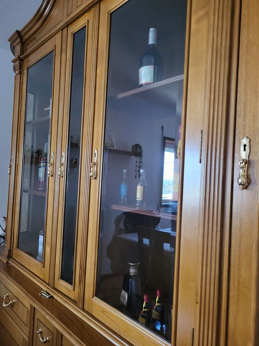 Conjunto de 6cadeiras + mesa de jantar e o louceiro