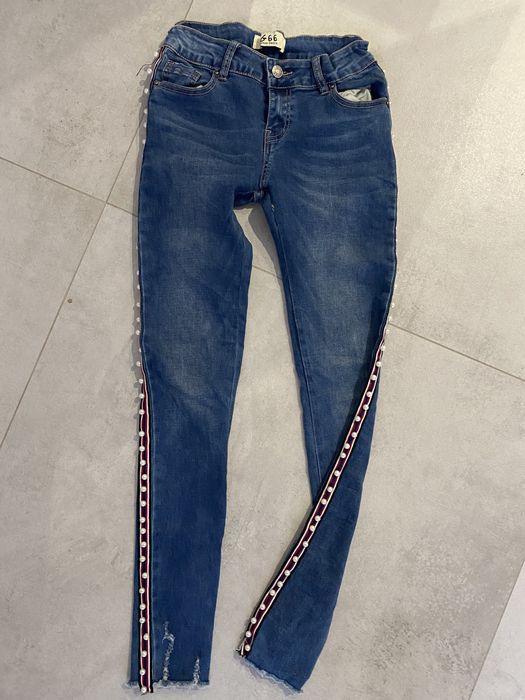 Spodnie jeansowe z lampasem z perłami