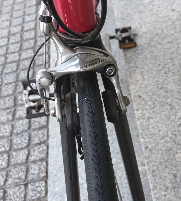 Bicicleta Híbrida: Alumínio + Forqueta Carbono + Acessórios Qualidade