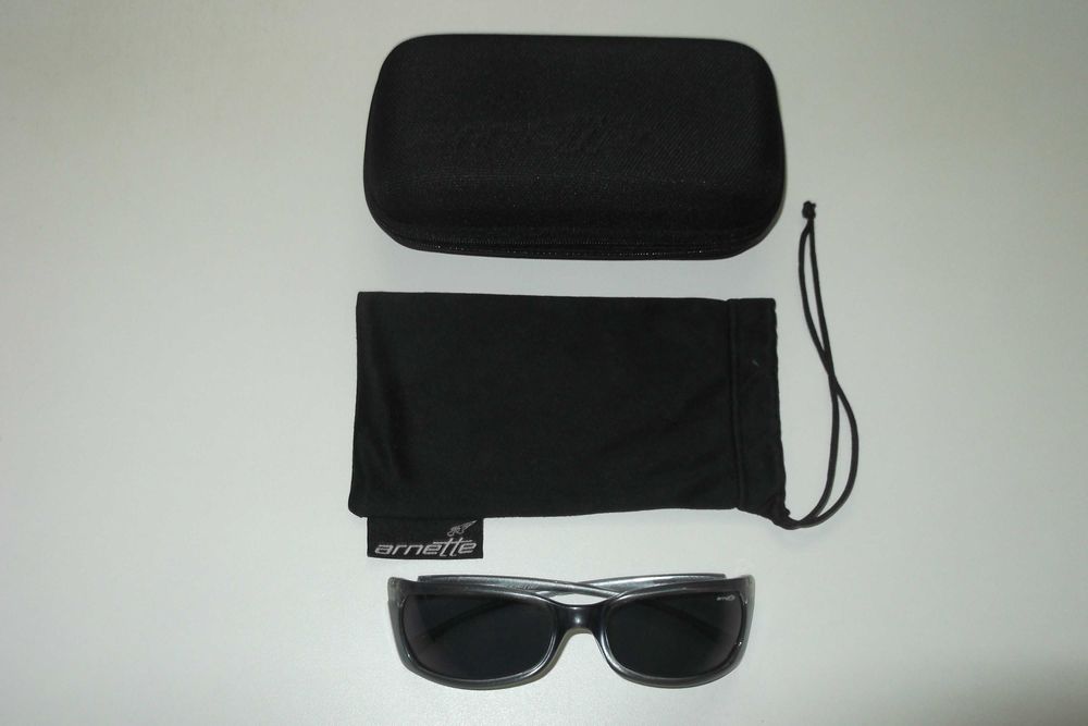 óculos de sol Arnette em bom estado