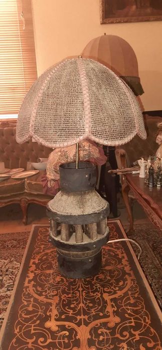 Напольні та настільні світильники . Люстри.
