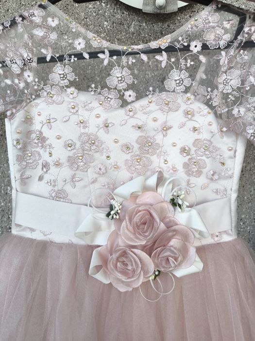 Продам сукню на дівчинку 5-6 років