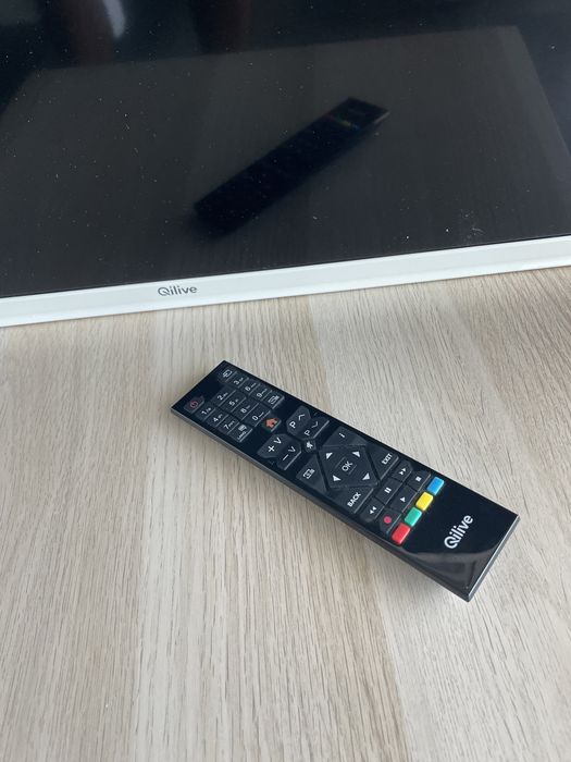 TV Qilive 32" + Suporte de Parede