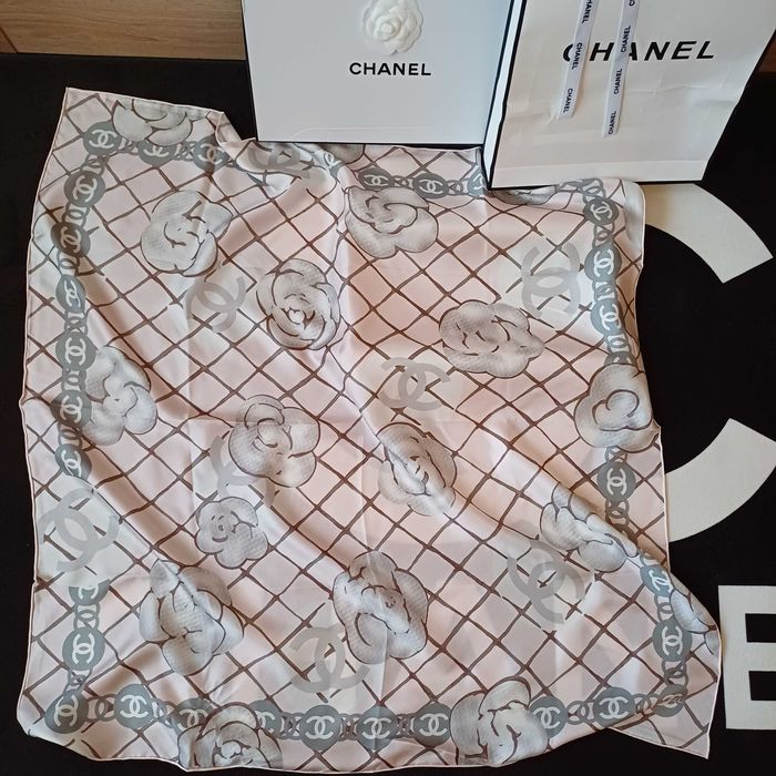 Chanel jedwabna chusta