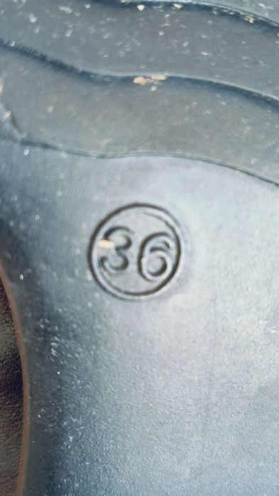 Czarne skórzane botki