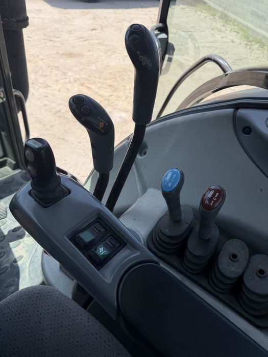 Valtra N92 Tractor with Loader513362685078415363