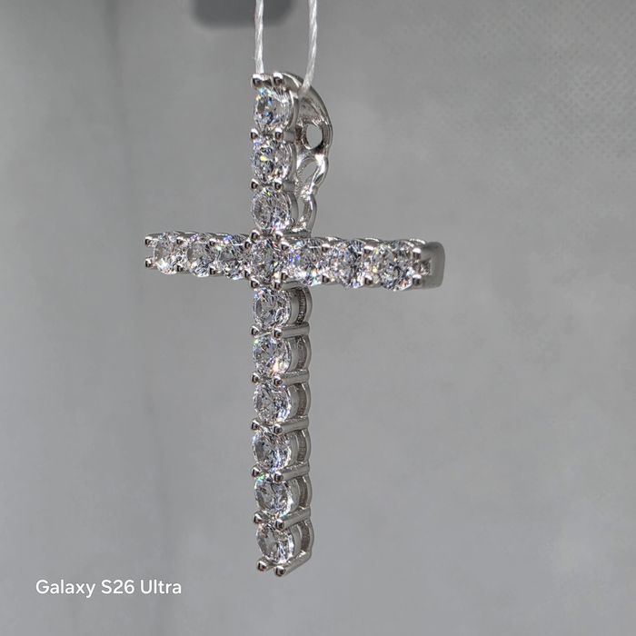 Хрестик з білого золота. Sovissimo. Новий.