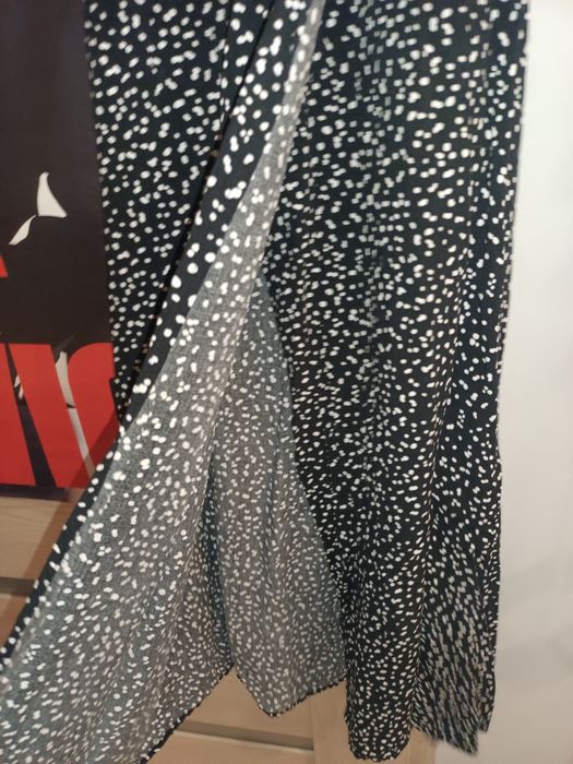 Długa sukienka z wycięciem