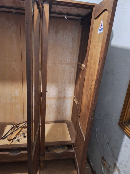 Roupeiro / Guarda-roupa / Armário Vintage - perfeito para restauro