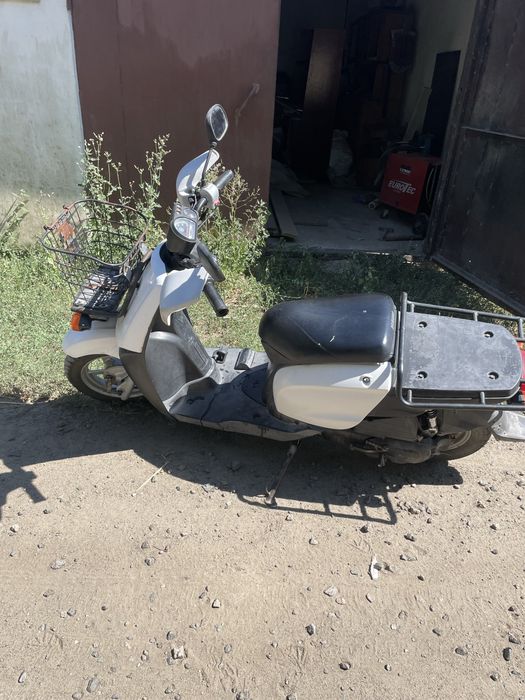 Yamaha Gear 4T 2011 року  сів поіхав