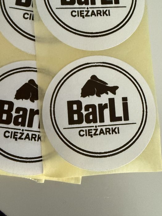 Wydruk naklejek z logiem firmy