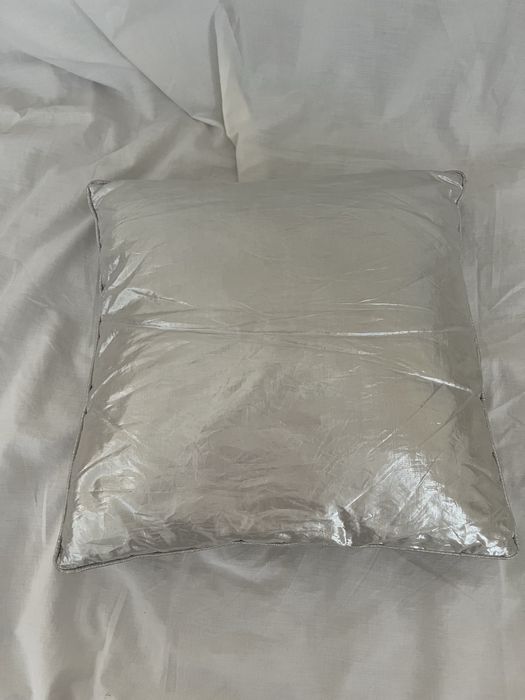 Almofada prateada