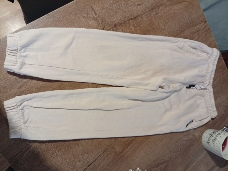 Dresy dla dziewczynki 128 kremowe