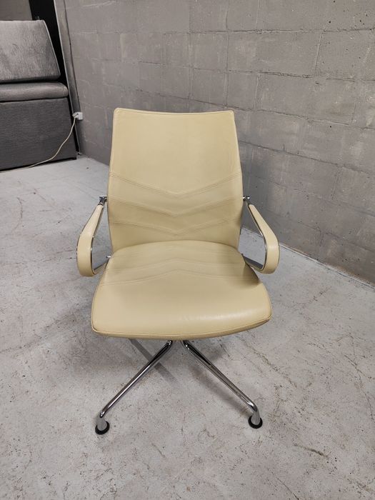 Крісло офісне. Шкіра     .