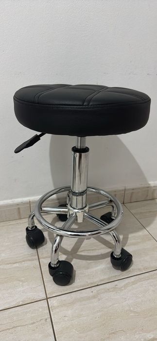 Banco com rodinhas novo para Tattoo ou estética