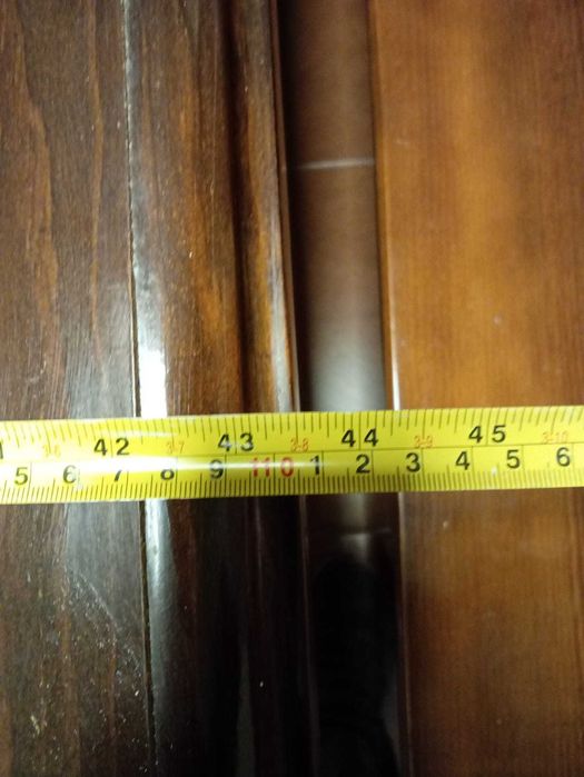 mesa de sala em estado razoável