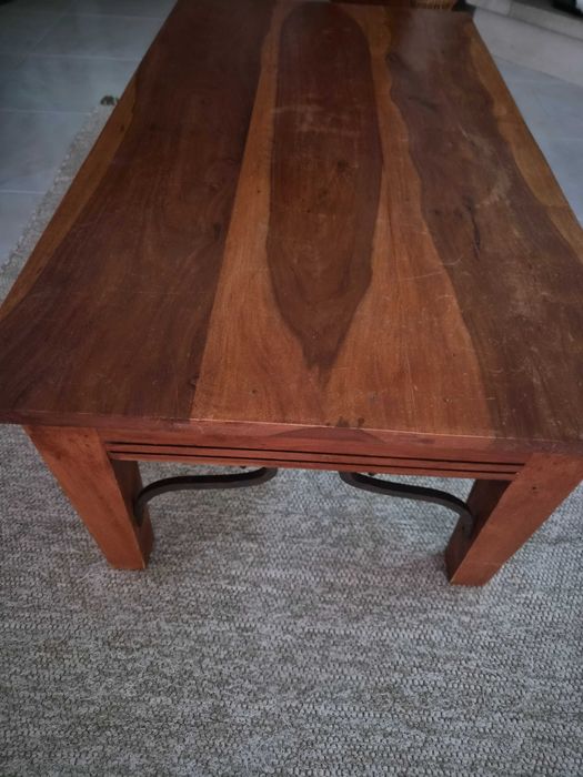 Mesa de madeira maciça