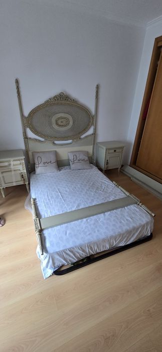 Cama madeira lacada com dourados, Estilo Luis XVI