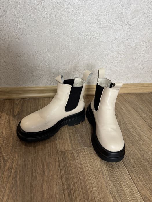 Челси молочного кольору