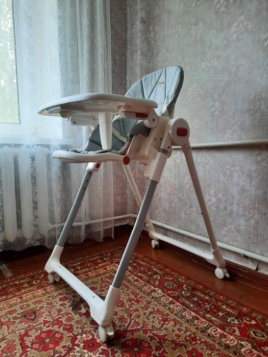Столик для годування
