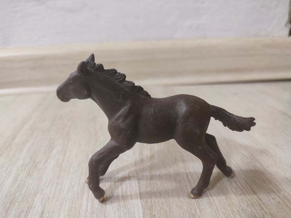 Klacz z źrebakiem firmy Schleich z roku 2012