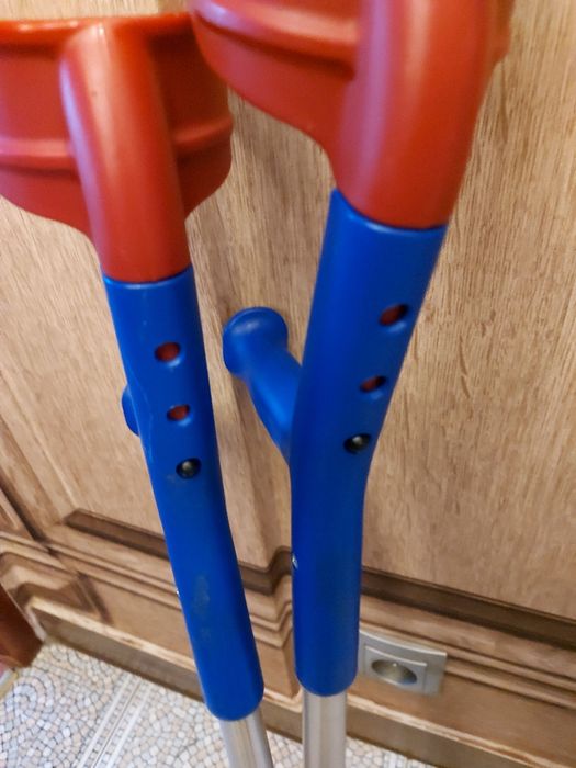 Witam Sprzedam używane kule łokciowe dla osoby o niskim wzroście