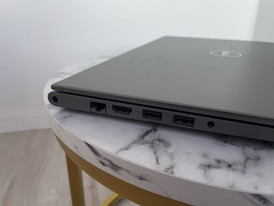 Laptop Dell Vostro 5568 i5 , 8gb ram , 256 ssd