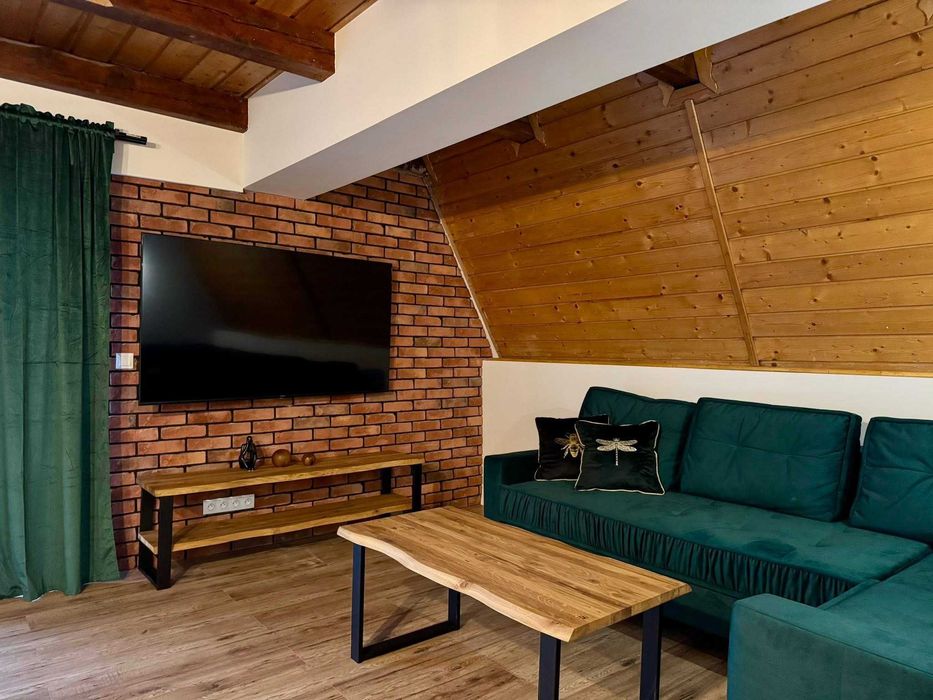 Widok na jezioro i relaks dla 13 osób – sauna, balia, basen