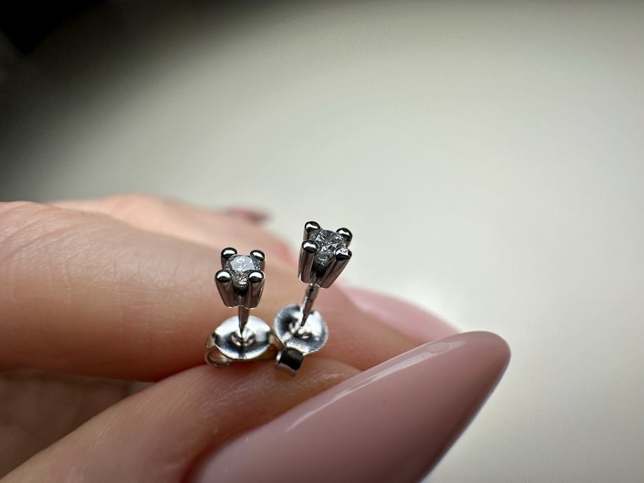 Золоті сережки - пусети з природними діамантами,4/5, 1 грам