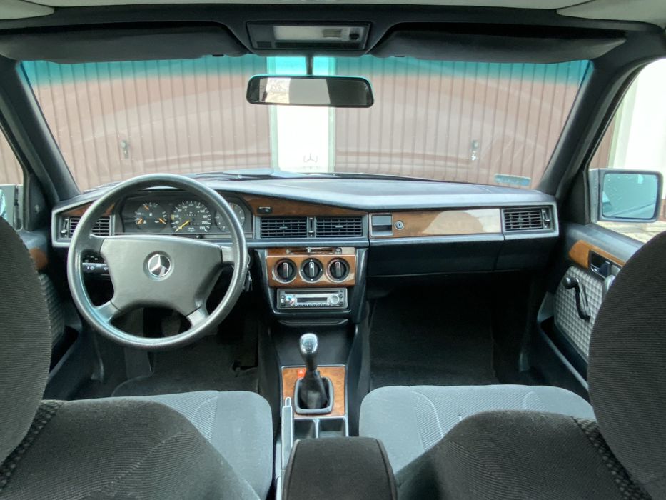 Mercedes Benz W201 190e 1.8 24 lata w jednych rekach