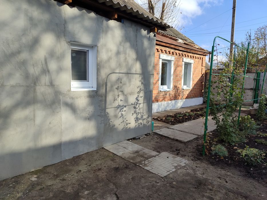 Продам дом в Краснограде со всеми удобствами.