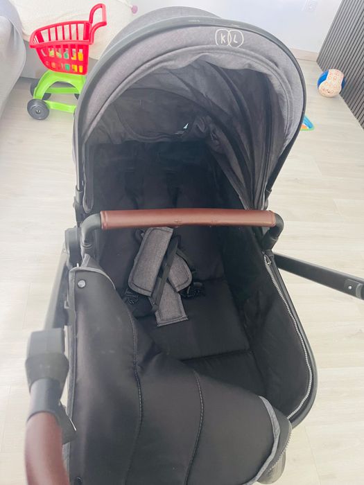 Carrinho de bebê pouco usado