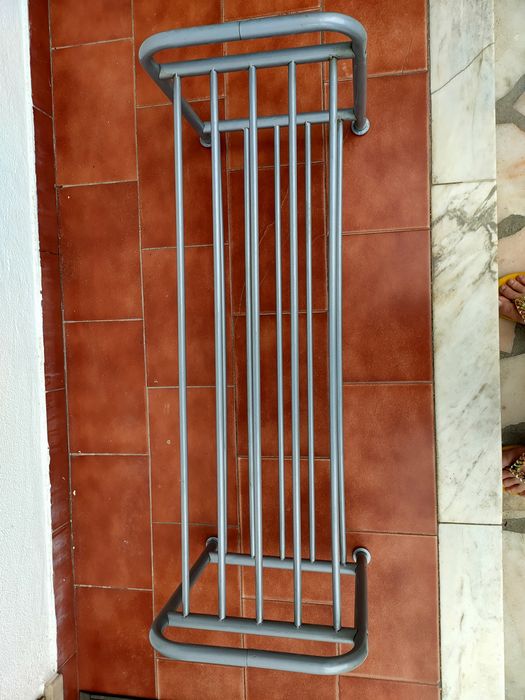 Sapateira em tubo galvanizado pintado de mate