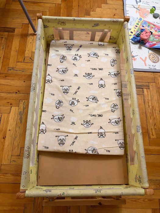 Детская люлька, кроватка, укачивающая на колесиках с матрацом