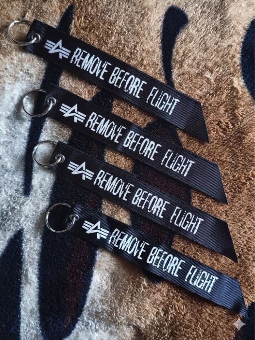 Продам брелок Alpha Industries "Remove Before Flight"