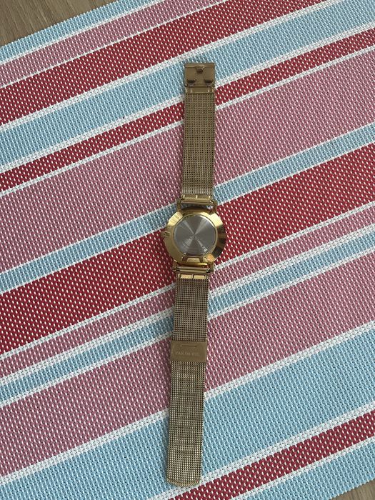 Zegarek w kolorze złota