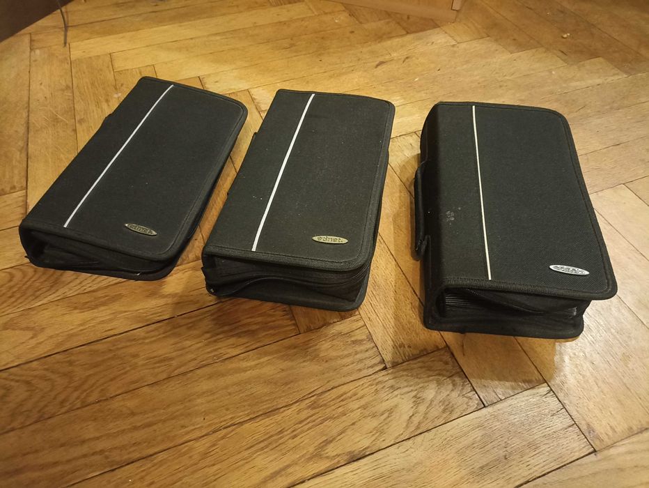 Trzy teczki z płytami DVD – 205 płyt